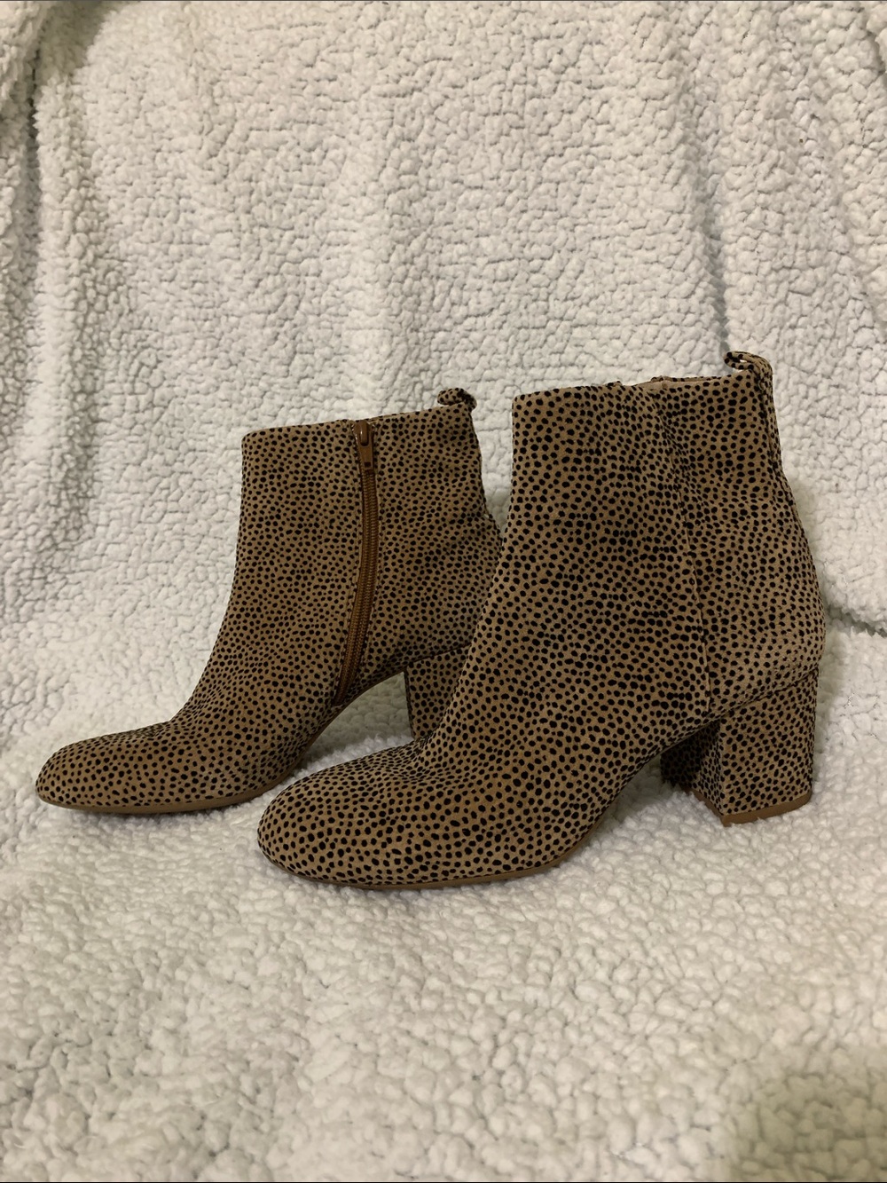 Gianni Bini 8.5 Tan and Black Spotted Ankle Booties Leather Uppers Lining